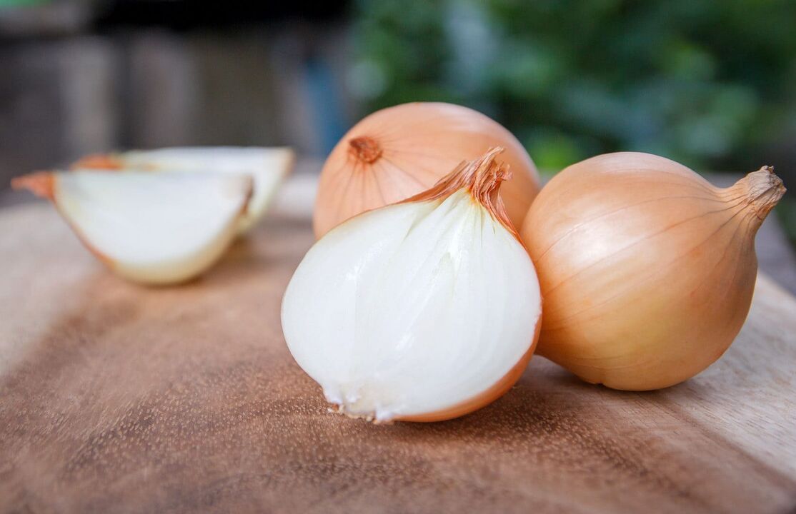 onion for the treatment of warts